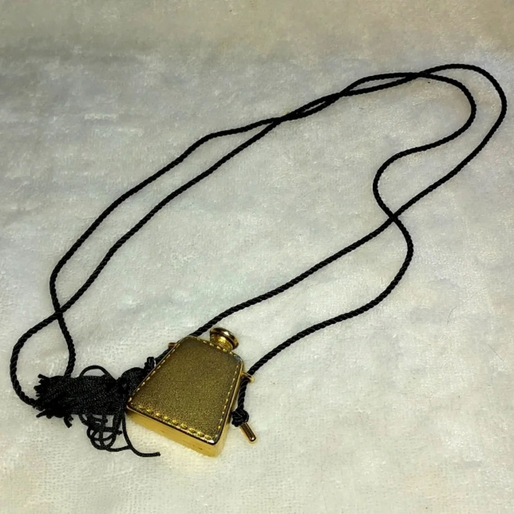 Vintage Debbie J Palmer perfume pendant - Picture 4 of 6